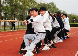 中国体育-比赛展现出了 昂扬的精神面貌 青年风采