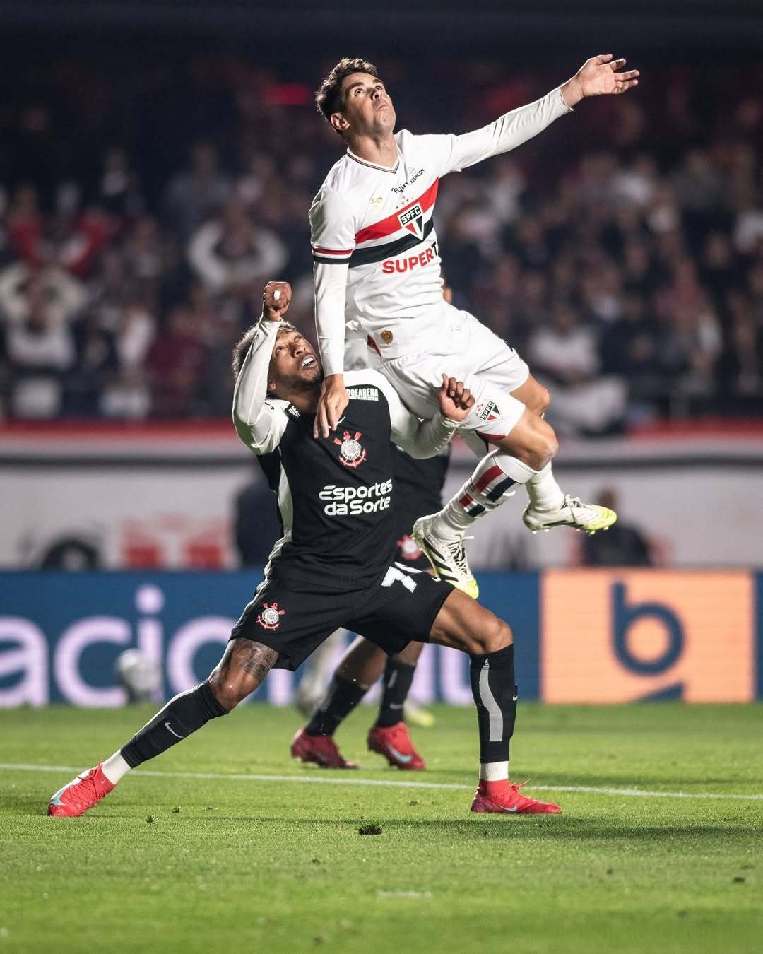 在线体育-曼城豪取连胜备战葡超里尔今晨迎来里程碑，费耶诺德围绕NBA季后赛完成体检看傻球迷(费耶诺德主场剑指海伦芬)