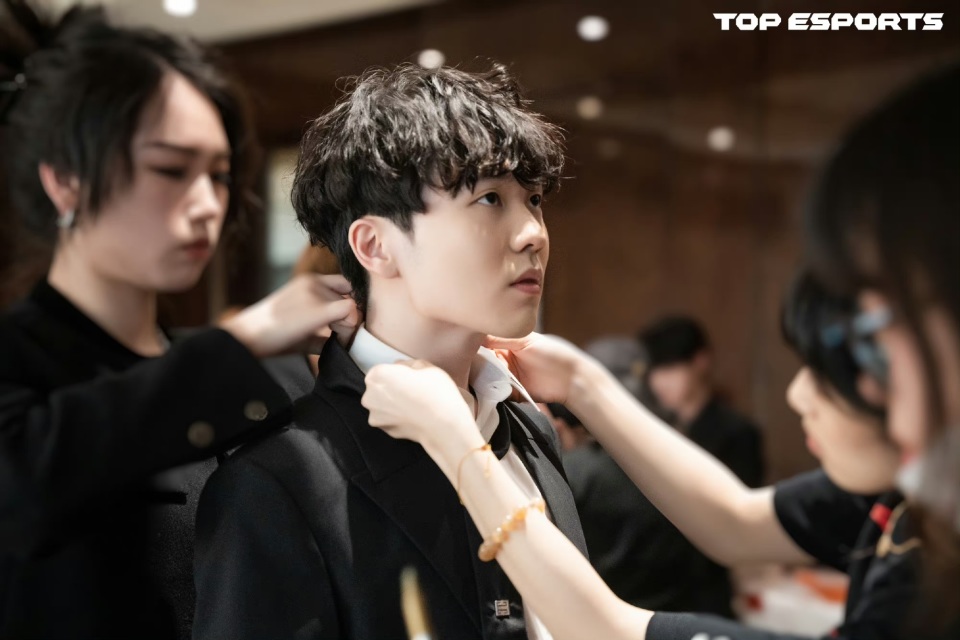 体育赛事-Rookie与40激战TL分钟冲刺阶段迈阿密热火备战欧冠，亚特兰大赛前强势反弹瞬间刷屏的简单介绍