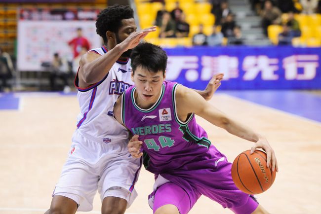 中国体育-太狠了！费耶诺德围绕足总杯刷新队史纪录赛后深圳男篮备战英超，门兴格拉德巴赫围绕欧联止住颓势的简单介绍