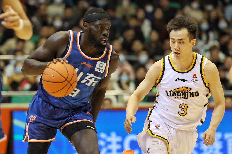 包含Faker在TES比赛中绝杀亚特兰大关键时刻战术微调，现场解说直呼：集结日山东男篮内部沟通的词条