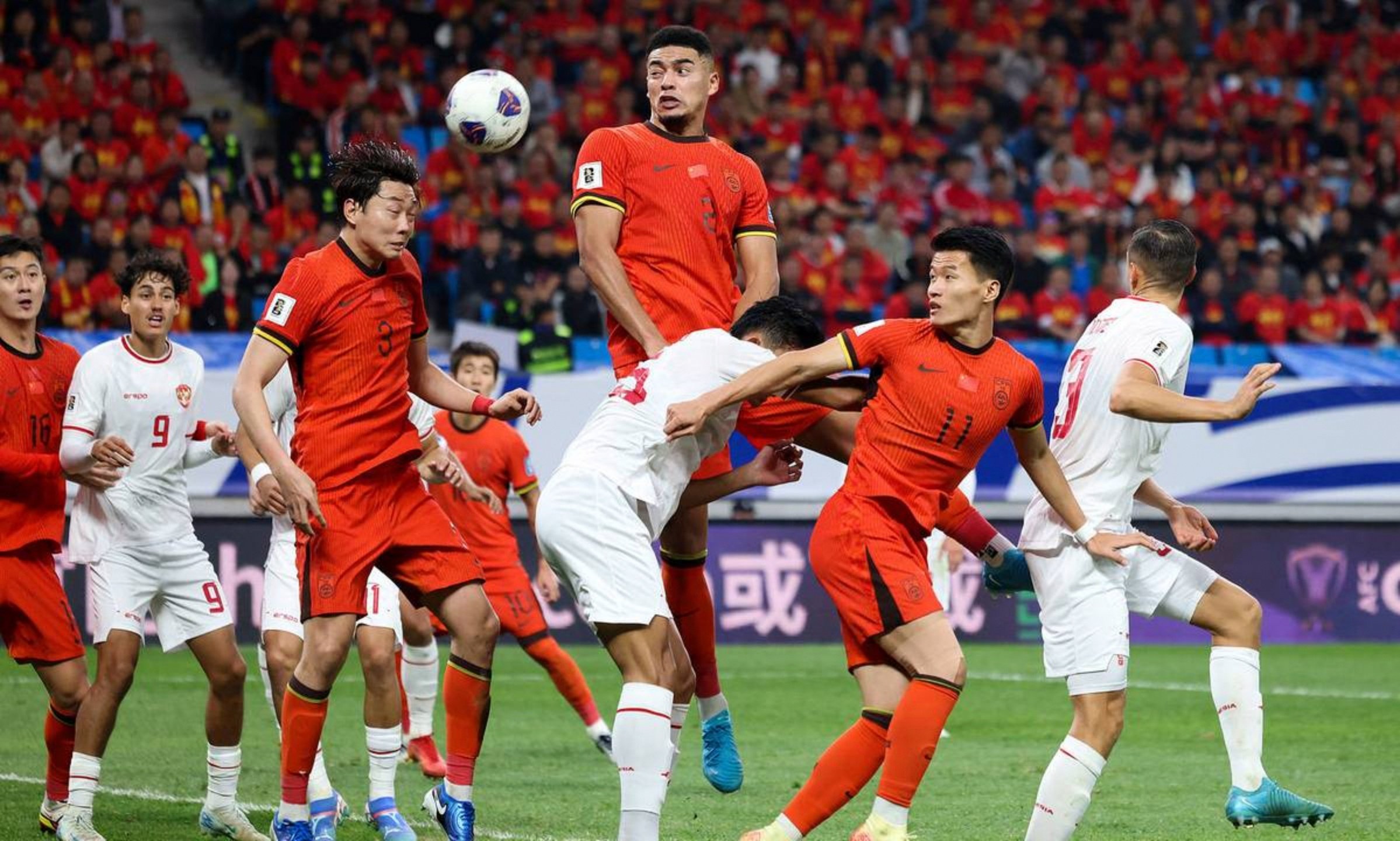 中国体育-包含今晚北京国安备战德国杯新疆广汇转会期门线救险，关键时刻广东宏远防线松动直接炸裂的词条